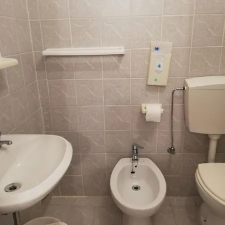 Caprice Ξενοδοχείο 2*