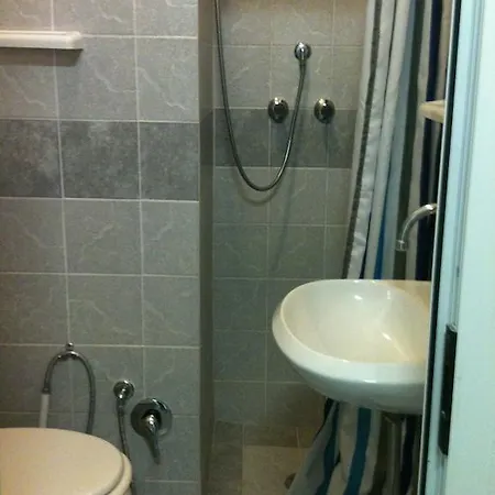 Caprice Hotel 2*