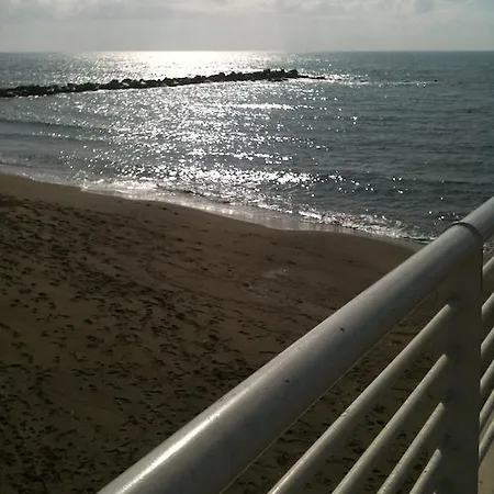 Caprice Hotel 2*